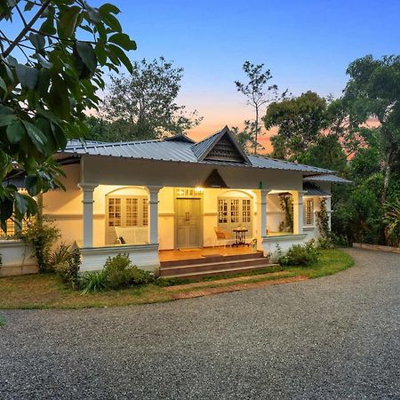 Stayvista At Catherine Cottage With Heater & Board Game Munnar Extérieur photo