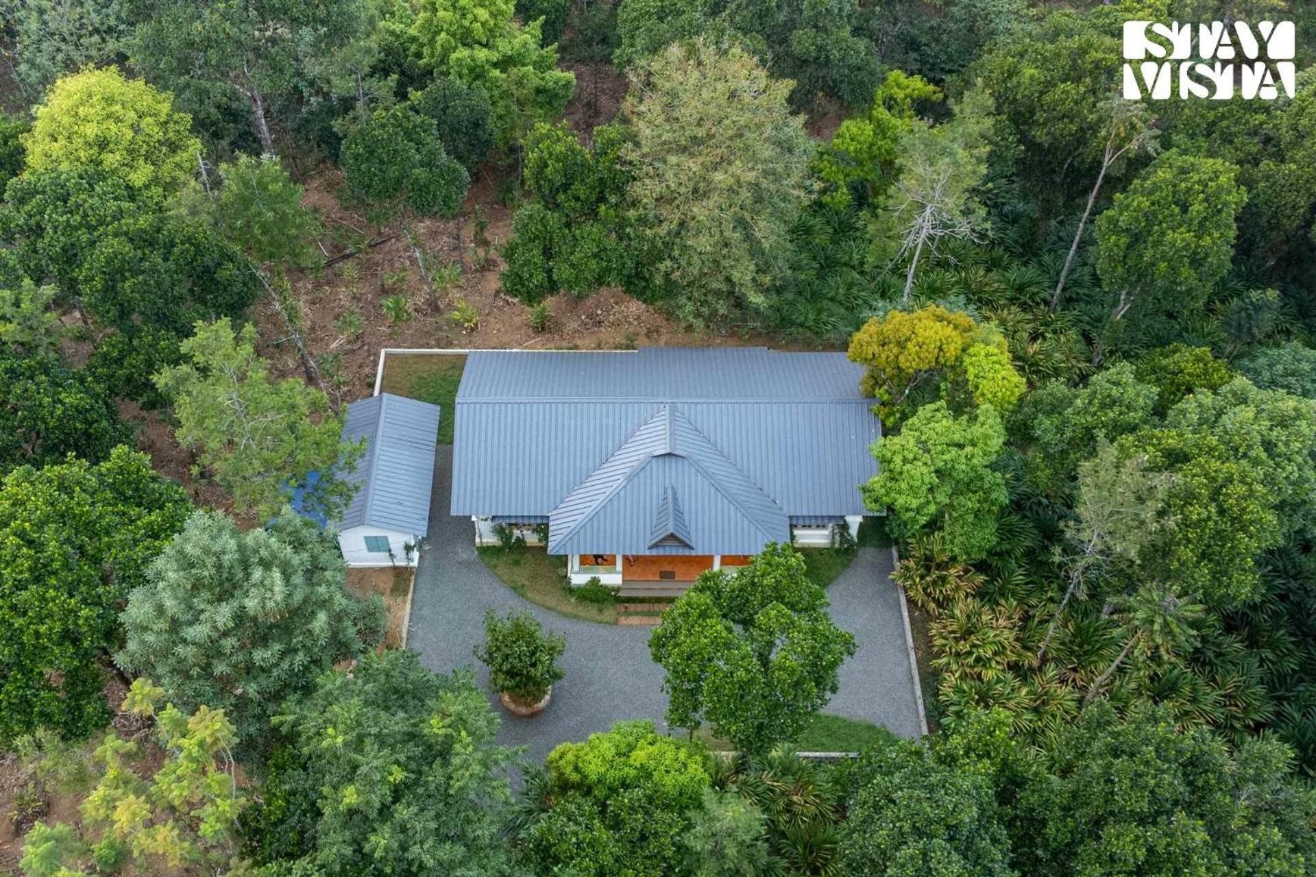 Stayvista At Catherine Cottage With Heater & Board Game Munnar Extérieur photo